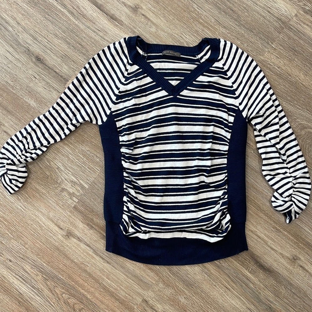 Suzy Shier V- Neck pullover